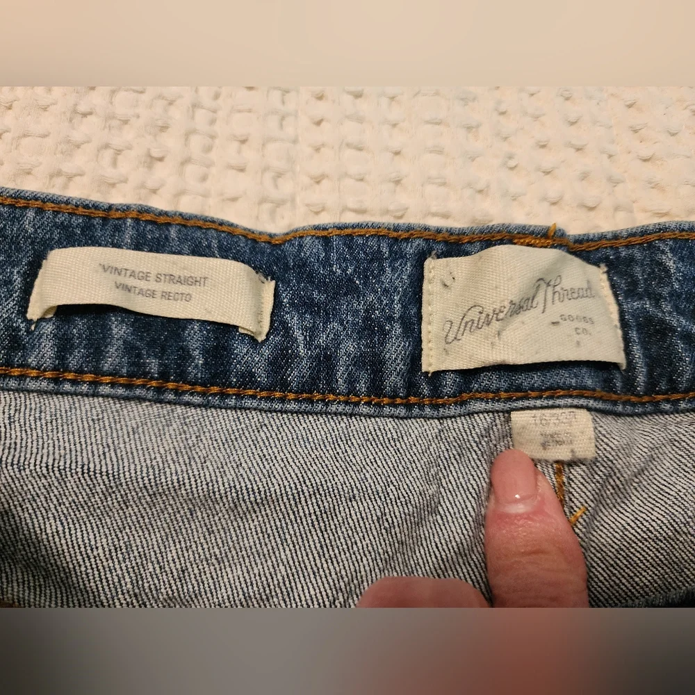 Universal Thread Women's Vintage Straight Classic Blue Denim Jeans Size 16R/33 - Picture 5 of 10